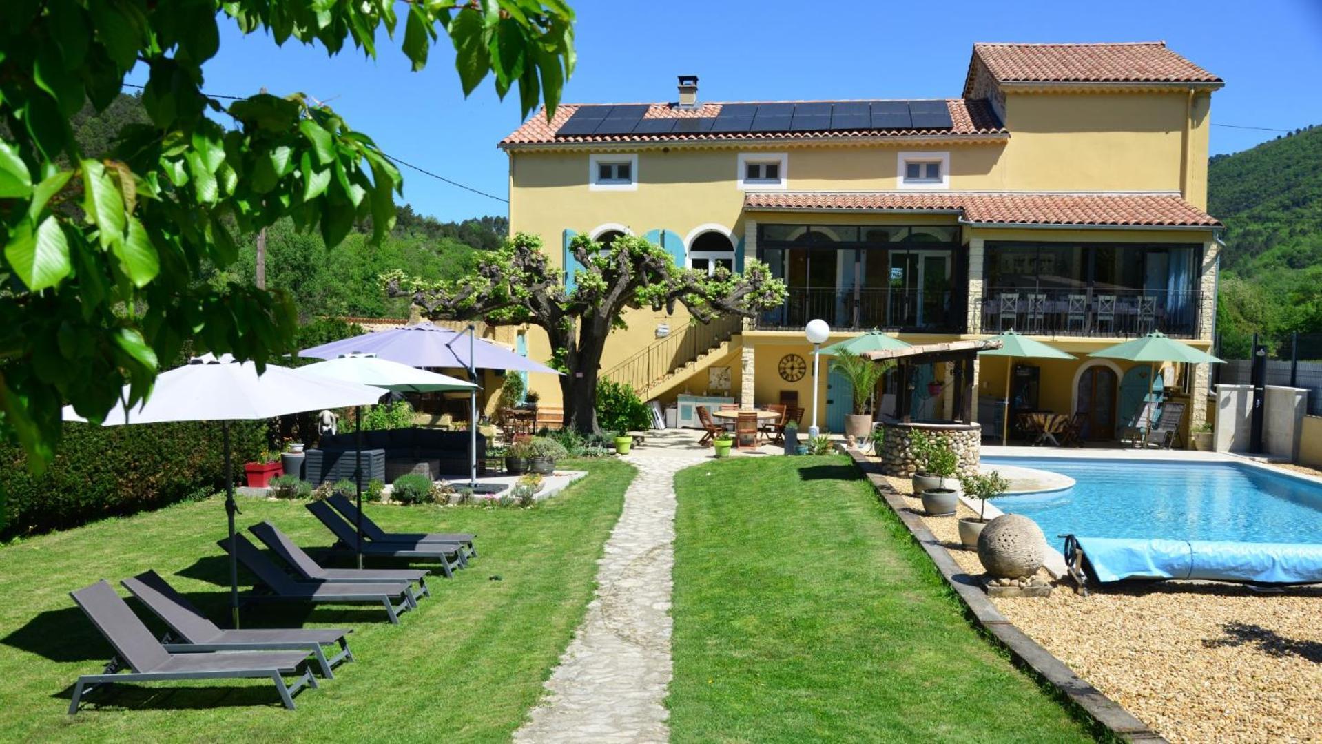 Au Grand Bonheur Acomodação com café da manhã Besseges Exterior foto